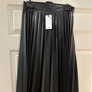 Tag-Still-On MANGO Vegan Leather Pleated Skirt, Black, Size M